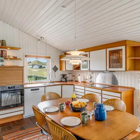 Alea - 150m From The Sea By Interhome